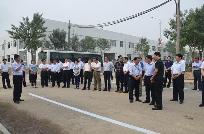 市、區(qū)觀摩團到華紡科技產(chǎn)業(yè)園實地考察