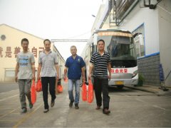 “我獻(xiàn)血，我光榮”